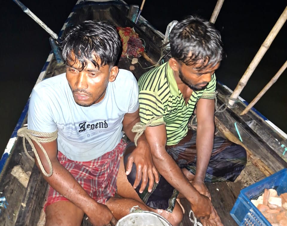 প্রজনন মৌসুমে ইলিশ শিকার: লক্ষ্মীপুরে দুই জেলের কারাদণ্ড